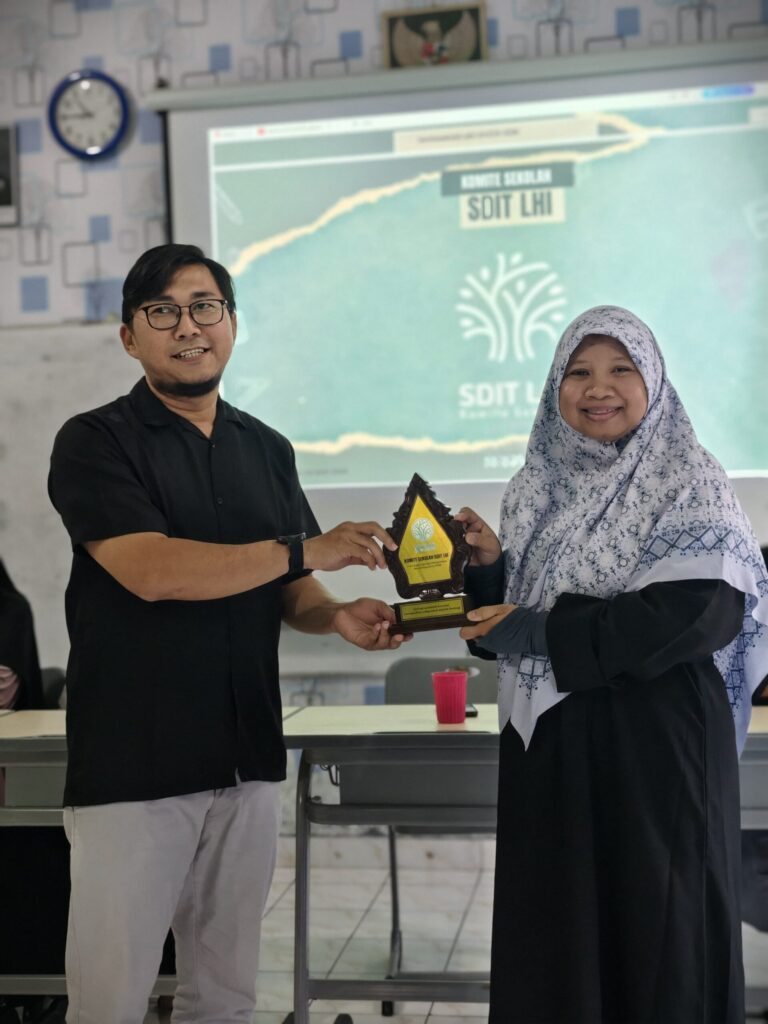 Serah Terima Jabatan Pengurus Komite Sekolah
