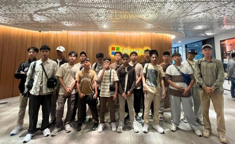 SMP Islam Boarding dan Fullday di Yogyakarta Ini Gerebek Kantor Microsoft Malaysia, 52 Siswa Langsung Belajar Sama Ahlinya