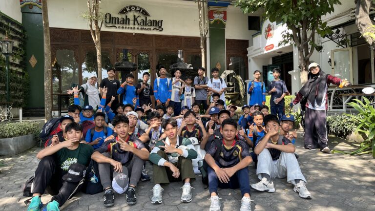 Pantas Saja Membuat Siswa Bahagia! Intip Keseruan MPLS SMP IT LHI yang Menyulap Kotagede Jadi Ruang Kelas!