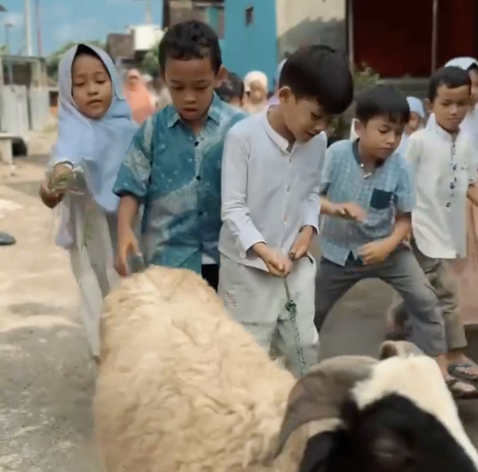 Semangat Berbagi di TPAIT LHI: Menanamkan Makna Qurban Sejak Dini dengan Ceria
